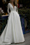 Robe de mariée Manche Longue Col en V Zip Satin Naturel taille aligne - Page 1