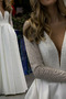 Robe de mariée Manche Longue Col en V Zip Satin Naturel taille aligne - Page 4